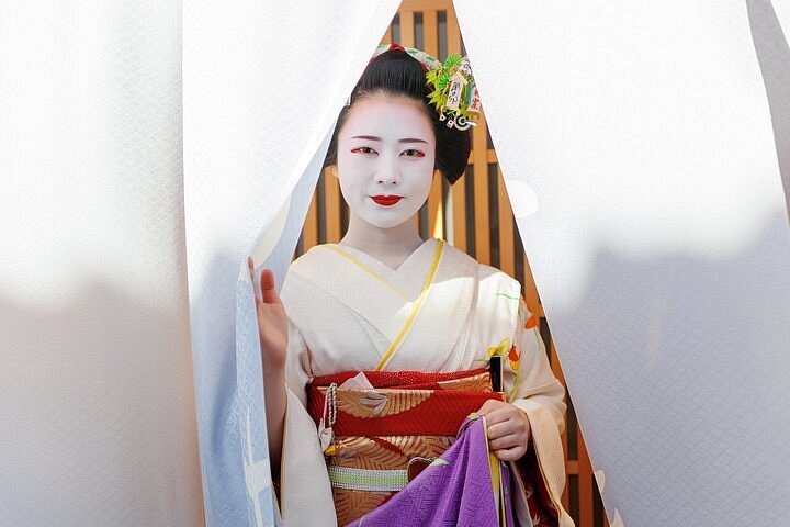 SHINHANGA |  This Saturday a free guided tour of the exhibition and a meeting dedicated to geisha with the curator of the exhibition Paola Scrolavezza